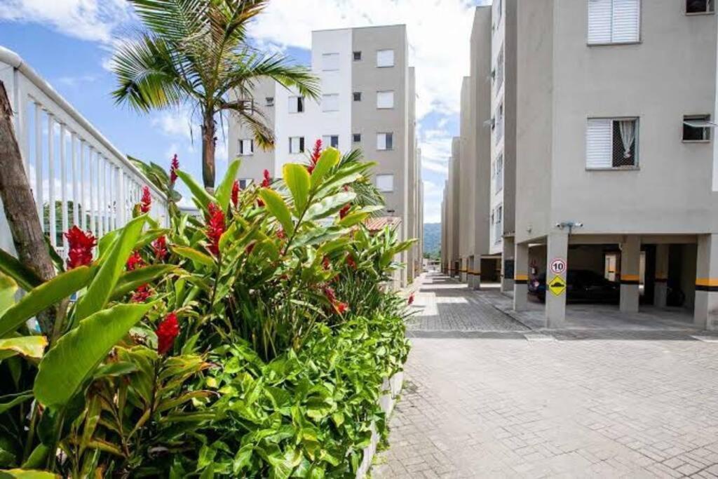 Apto Em Ubatuba Divisa Com A Praia De Itagua E Facil Acesso As Praias Fica Ao Lado Do Atacado Tenda Da Rodovia Rio Santos Exterior photo