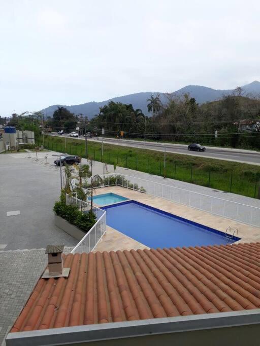 Apto Em Ubatuba Divisa Com A Praia De Itagua E Facil Acesso As Praias Fica Ao Lado Do Atacado Tenda Da Rodovia Rio Santos Exterior photo